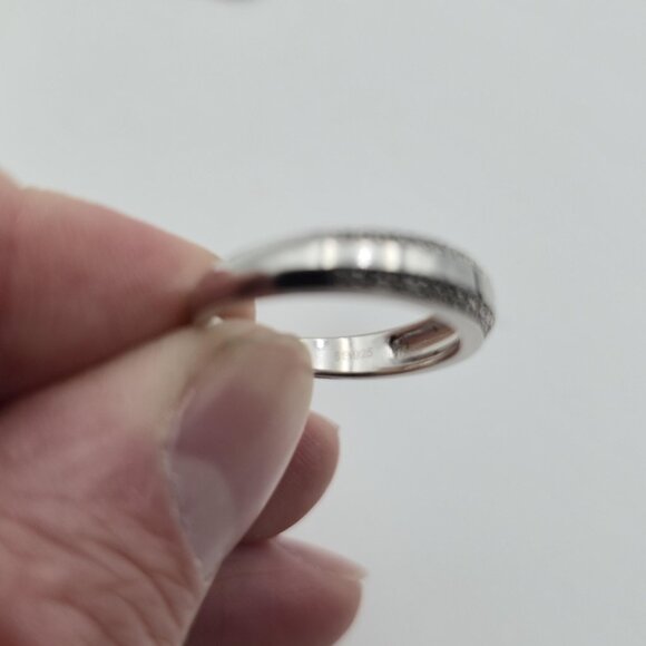 Size 7.25 Sterling Silver Small Diamonds Simple Band Ring A4382 - Picture 6 of 9